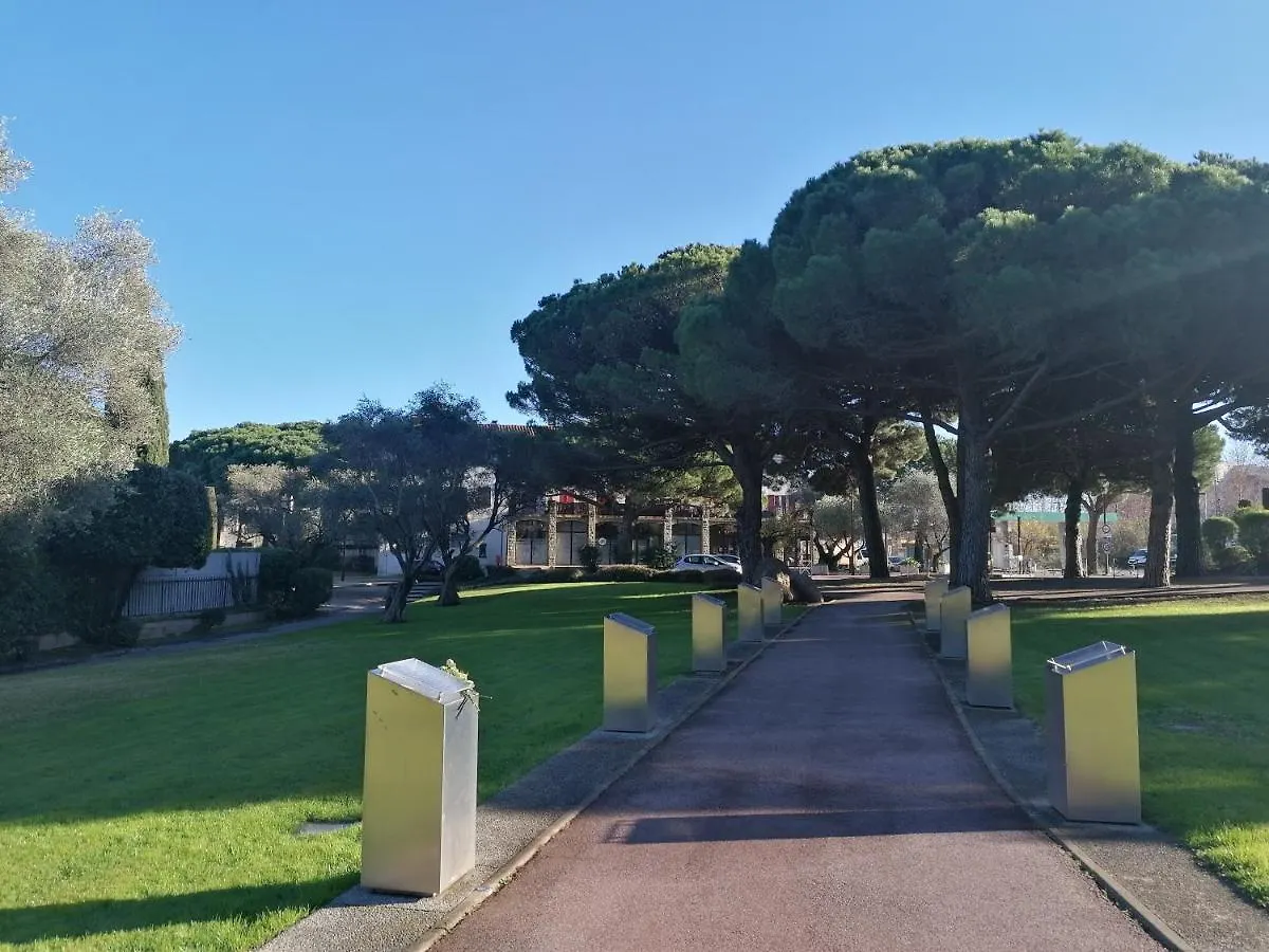 Appartement Aux Pieds Des Arenes Fréjus 0*,  Frankrig