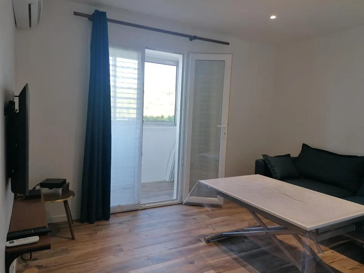 Apartment Appartement Aux Pieds Des Arenes Frejus